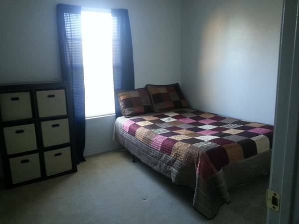 375  NEED 2 ROOMMATES  MALE OR FEMALE..UTILITIES INCLUDED (DECATUR,AR)