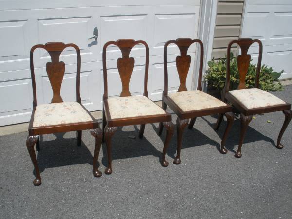 4 Antique Queen Anne chairs Carved knees