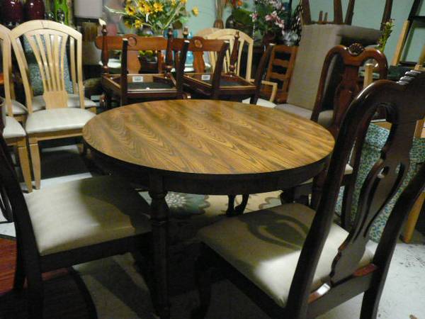 4 PC Dining setRound amazing table 42 amp 3 chairs from MACYSElegant