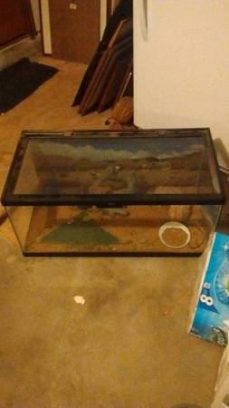 40 gallon Reptile cage with built in screen lid (Moore)