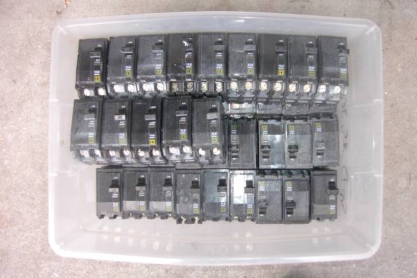41Electric Breakers Square D  25 amp.For 220Volts (Never Used)