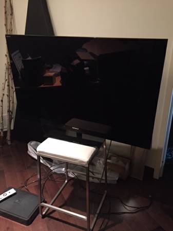 46 SONY FLATSCREEN DIGITAL LED TV