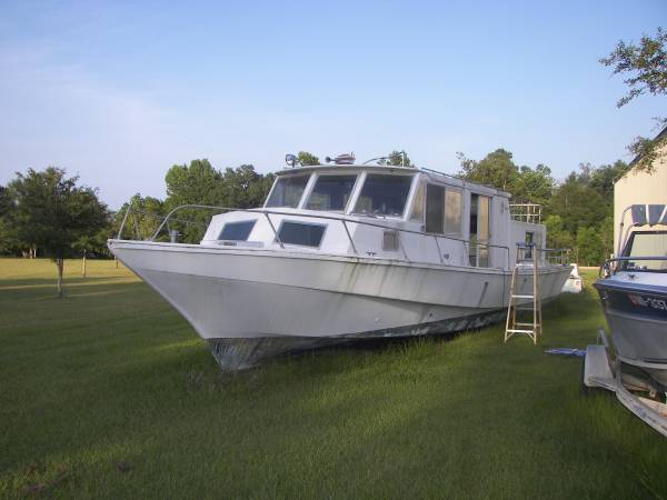 47 FOOT HOUSE BOAT