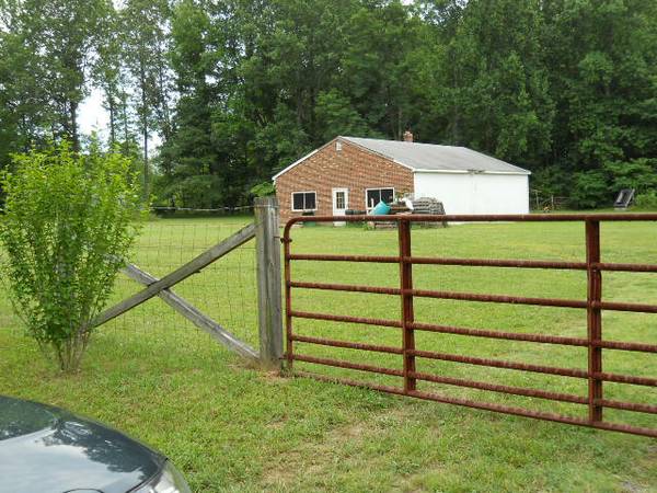5 Acres in Powhatan with Building (Powhatan)