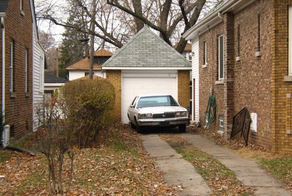 50  GARAGE amp DRIVEWAY only 50month in Riverdale, IL (Riverdale, IL)