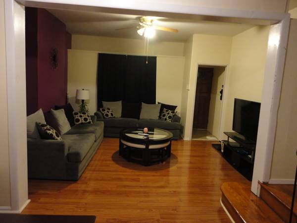 525  HUGE BEDROOM IN FULLY RENOVATED HOUSE AVAILABLE IMMEDIATELY (MANAYUNK)