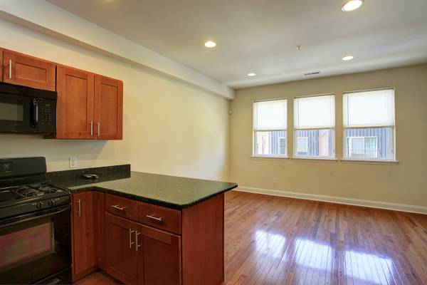 550  GREAT LOCATION CLOSE TO CAMPUS