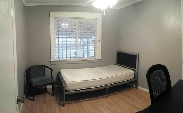 575  Private Room Available (Aug1) (Jefferson Park)
