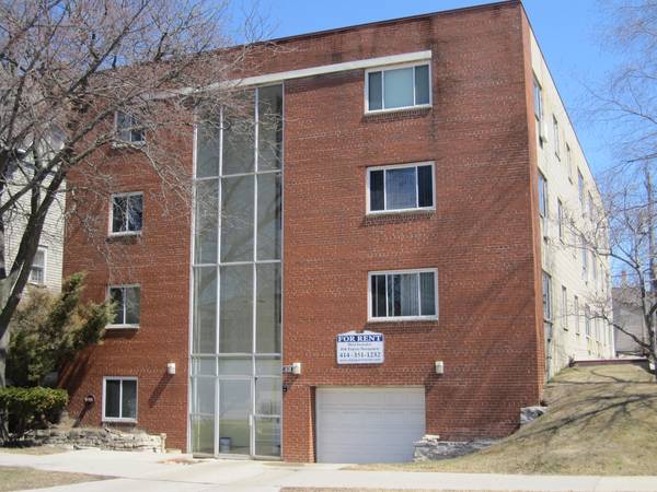 595  Studio amp 1 Bedrooms in great downtown location close to UWM (1620 N. Marshall)