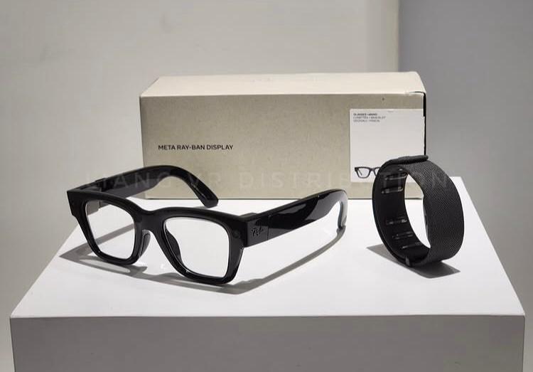 Ray-Ban Meta Display and Neural Band AI glasses (Standard/Size 3) 