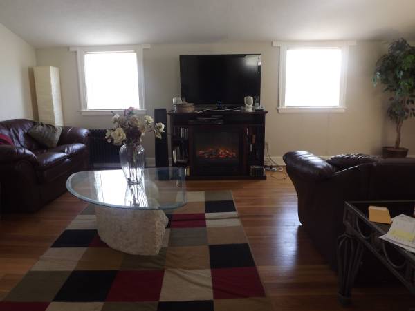 600  Nice clean room and  living area (New Britain)