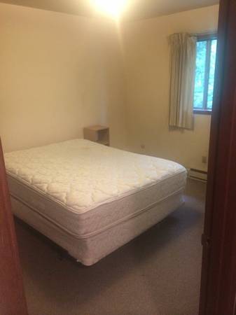 600  Temporary Room for Rent available (SW portland near Lewis and Clark)