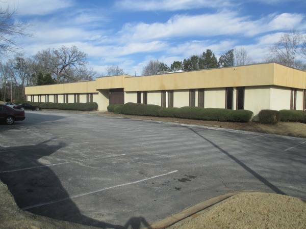 650 SALON SPACE Furnished AVAILABLE (decatur)