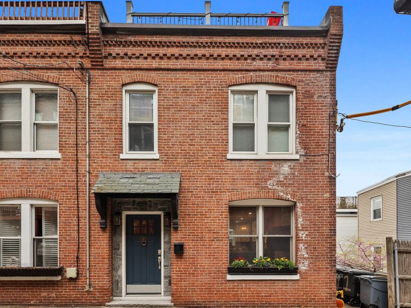 3bed for rent in Street Pl, South Boston, MA - $1200monthly