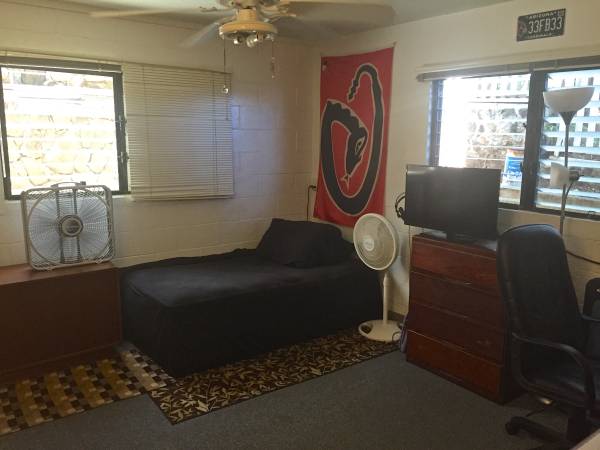 785  Large Furnished room Available Sep 15 (UH Manoa)