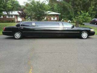 8 Passanger Lincoln Town Car Limo