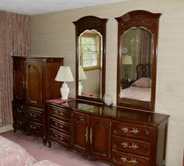 8 Pc. SOLID WOOD KING SIZED FRENCH PROVINCIAL . Bedrm Set