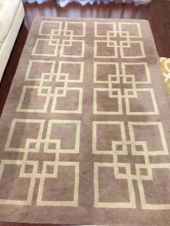 8 x 5 foot Greek key rug