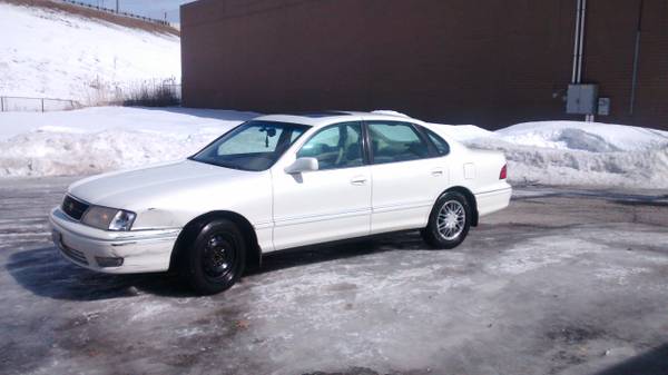 99 TOYOTA AVALON XLS (RUNS GREAT) 2,700 obo