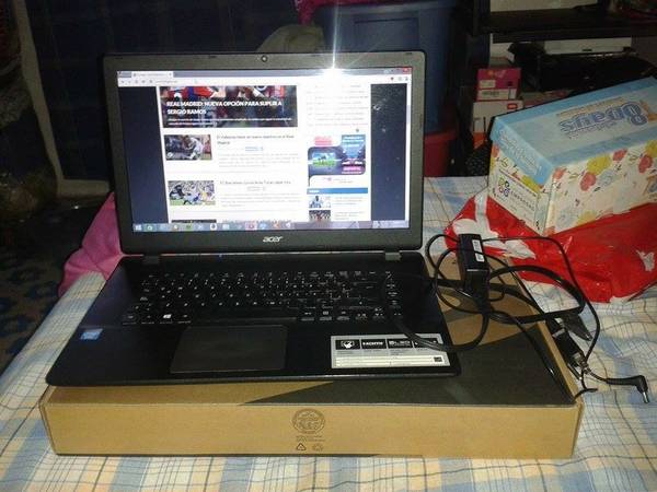 Acer Aspire E