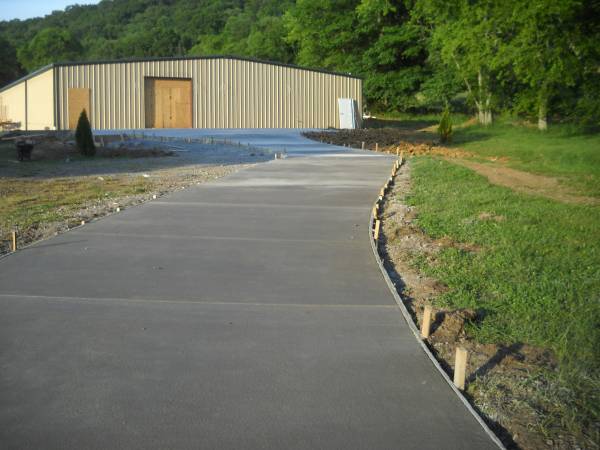 AFFORDABLE CONCRETE DRIVEWAY, SLABS, SIDEWALKS, CALL TODAY (MIDDLE TENNESSEE)