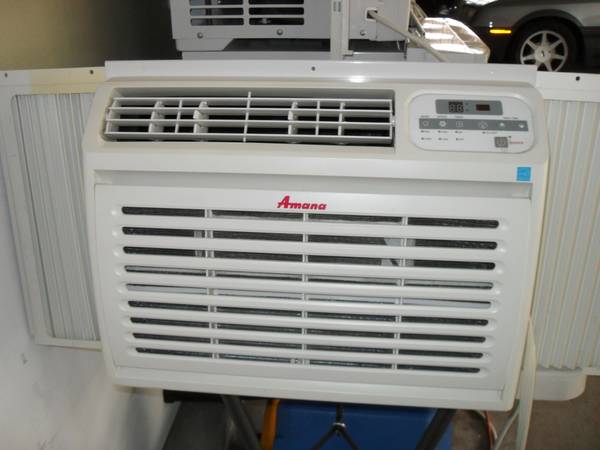 AIR CONDITIONER 8000 BTU, AMANA ENERGY STAR RATED, DIGITAL, CLEAN