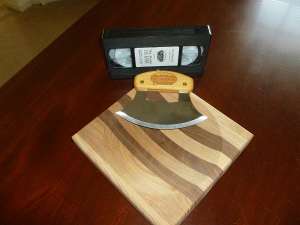 Alaska Ulu Knife amp cutting board