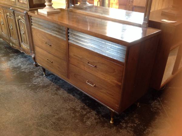 ANNIVERSARY SALE   BASSETT      (52 long ). Vintage MCM dresser and mirror