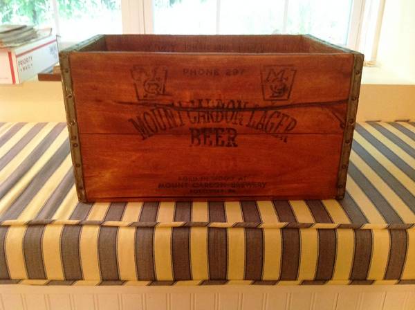 Antique beer crate Mount Carbon Lager of PA