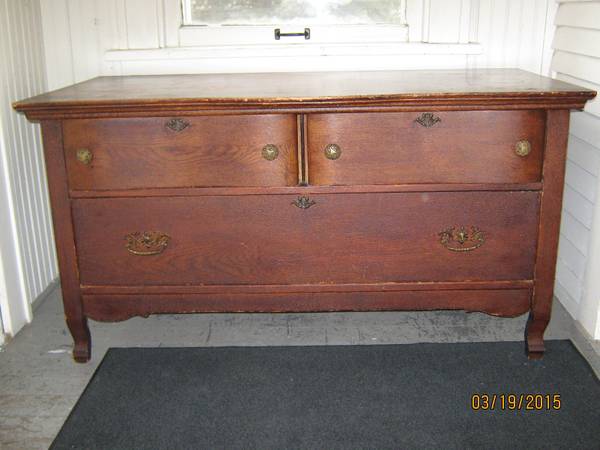 ANTIQUE DRESSER