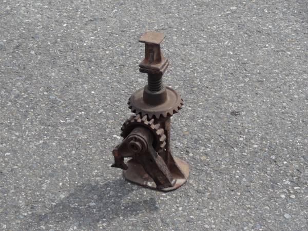 antique floor jack  0542