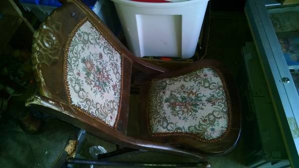 antique fold up chair (Lewes)