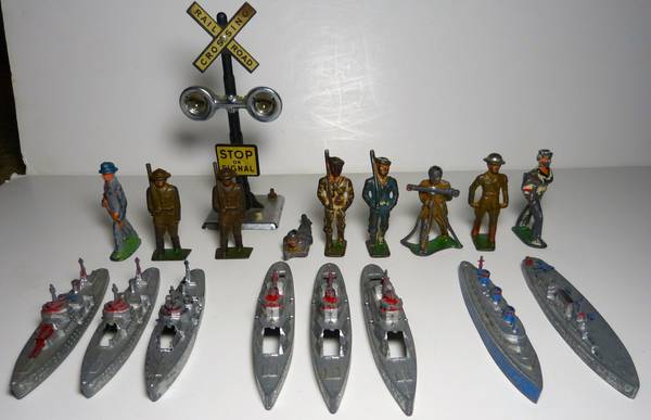 ANTIQUE METAL TOYS, TOOTSIETOY SHIPS, SOLDIERS AND LIONEL