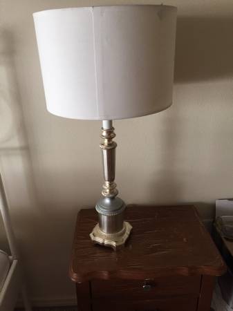 Antique style lamp, beautiful and works