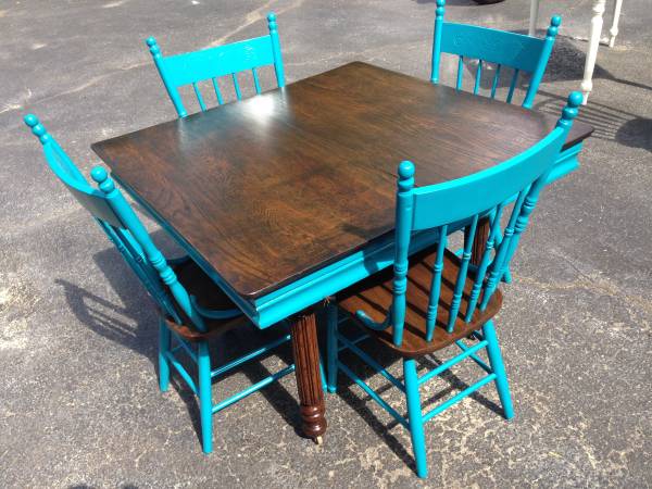 Antique table w4 chairs