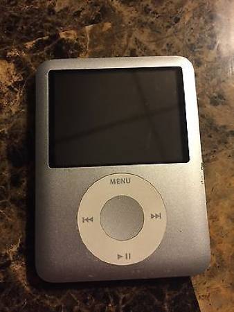 Apple iPod Nano 3rd Generation Silver (4 GB)