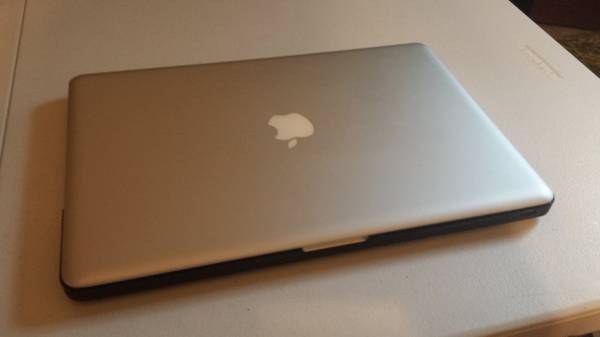 Apple MacBook Pro 15 inch  Mid 2009  2.53 GHz  8GB  750 GB