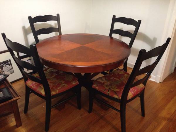 ARHAUS CHAIRS AND TABLE ELEGANT STYLE AT GREAT PRICE (Clayton)