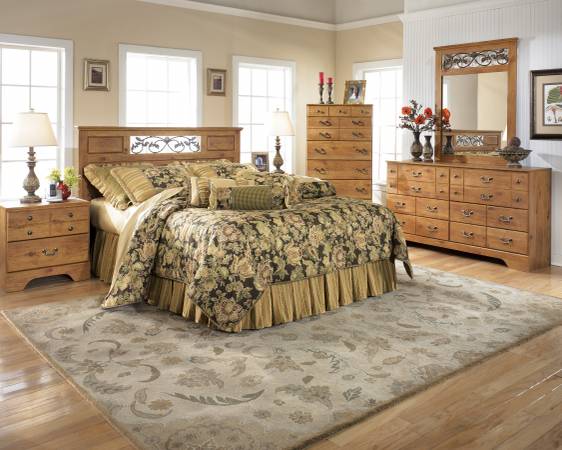 Ashley Signature Bittersweet Country Pine Bedroom Set