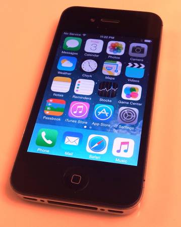 ATT iPhone 4S MC924LLA Absolutely Perfect Condition 16 GIG 4G Phone