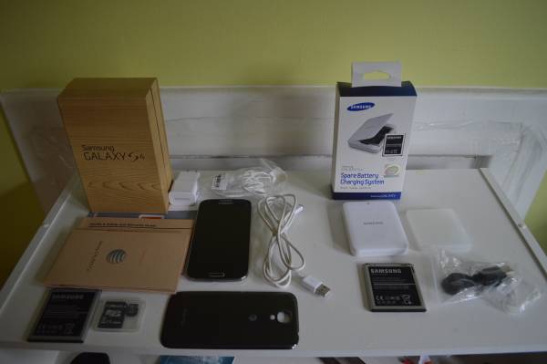 ATT Samsung Galaxy S4 with Spare Battery Charging System