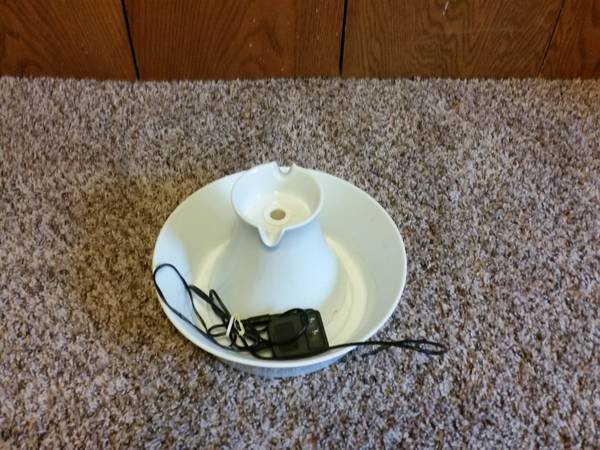 automatic pet water dish (West Fargo)