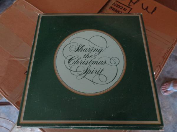 Avon Collectible CHRISTMAS MEMORIES 1981 PLATE