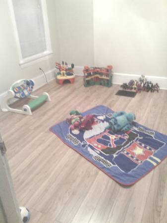 BABYSITTER AVAILABLE FLEXIBLE DAYS N TIMES (Inner City Wilmington)