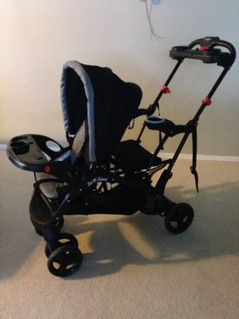 Barely used Like new Baby Trend Sit N Stand stroller