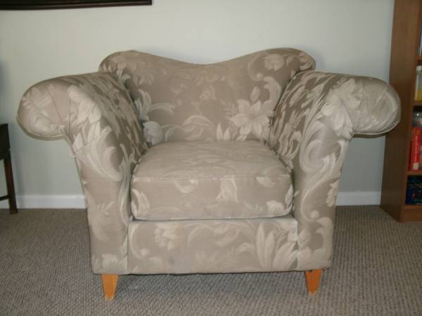 Beautiful armchair (Northridge)