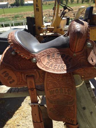 Beautiful barrel saddle