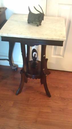 Beautiful marble and wood Side tableexcellent condition