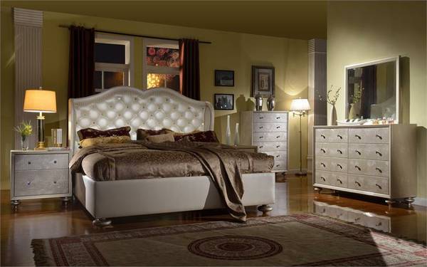 Beautiful White or Black Leather Bedroom Set (Phoenix amp Maricopa City)