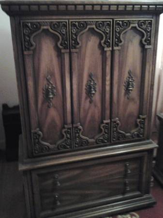 Bedroom Set by Broyhill